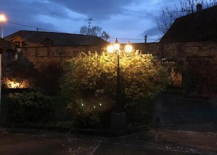 Confortable 2 Pers, Parking, Terrasse Privative - - Fr-1-744-52 Vakantiehuis *